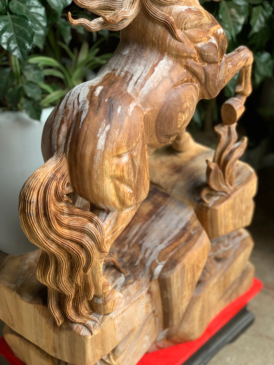 Tượng Gỗ Linh Vật Con Ngựa Phong Thuỷ Gỗ Ngọc Am Thơm Cao 73cm
