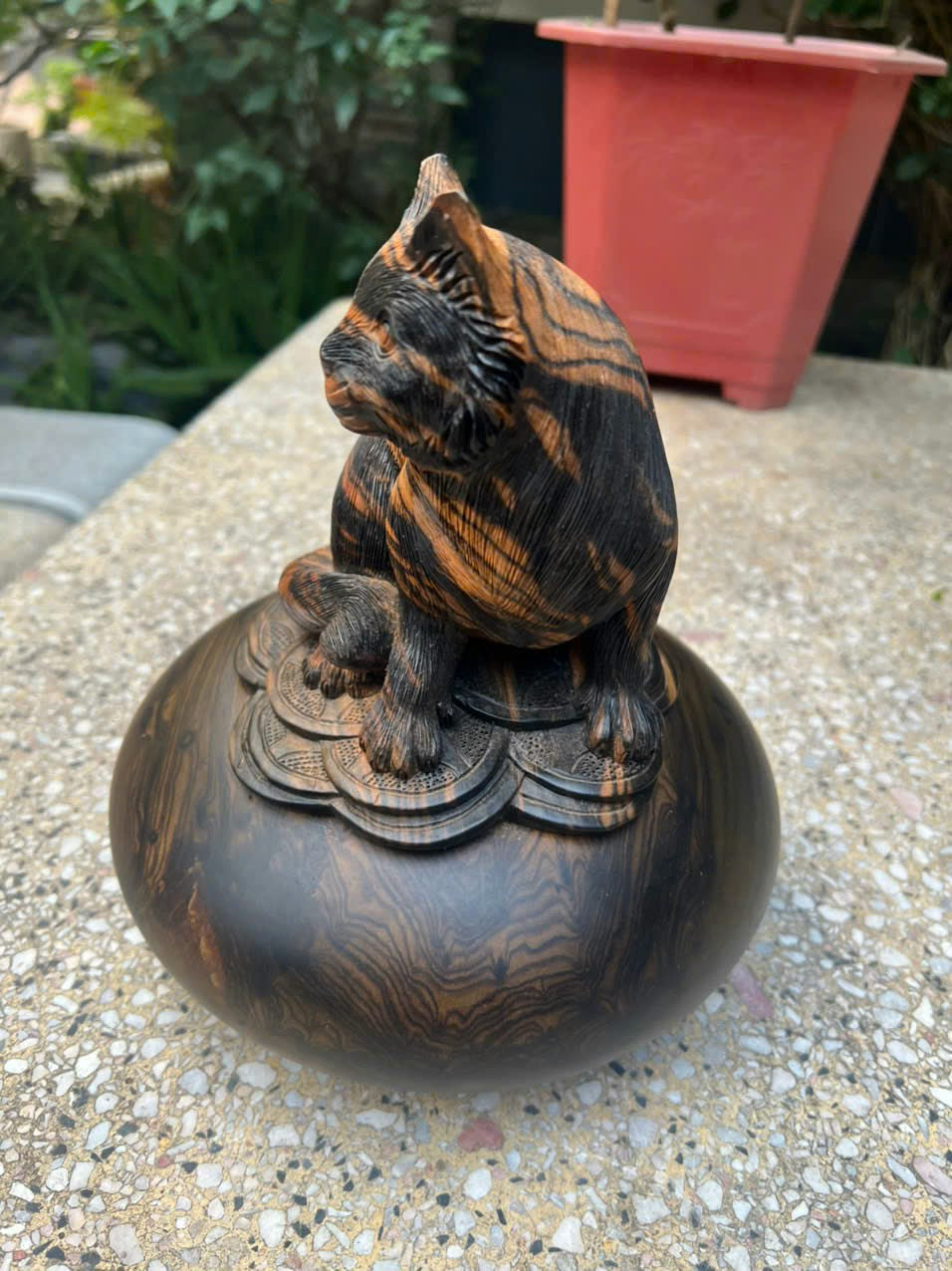 Mèo Gỗ Mun Hoa Ngồi Chum Tiền