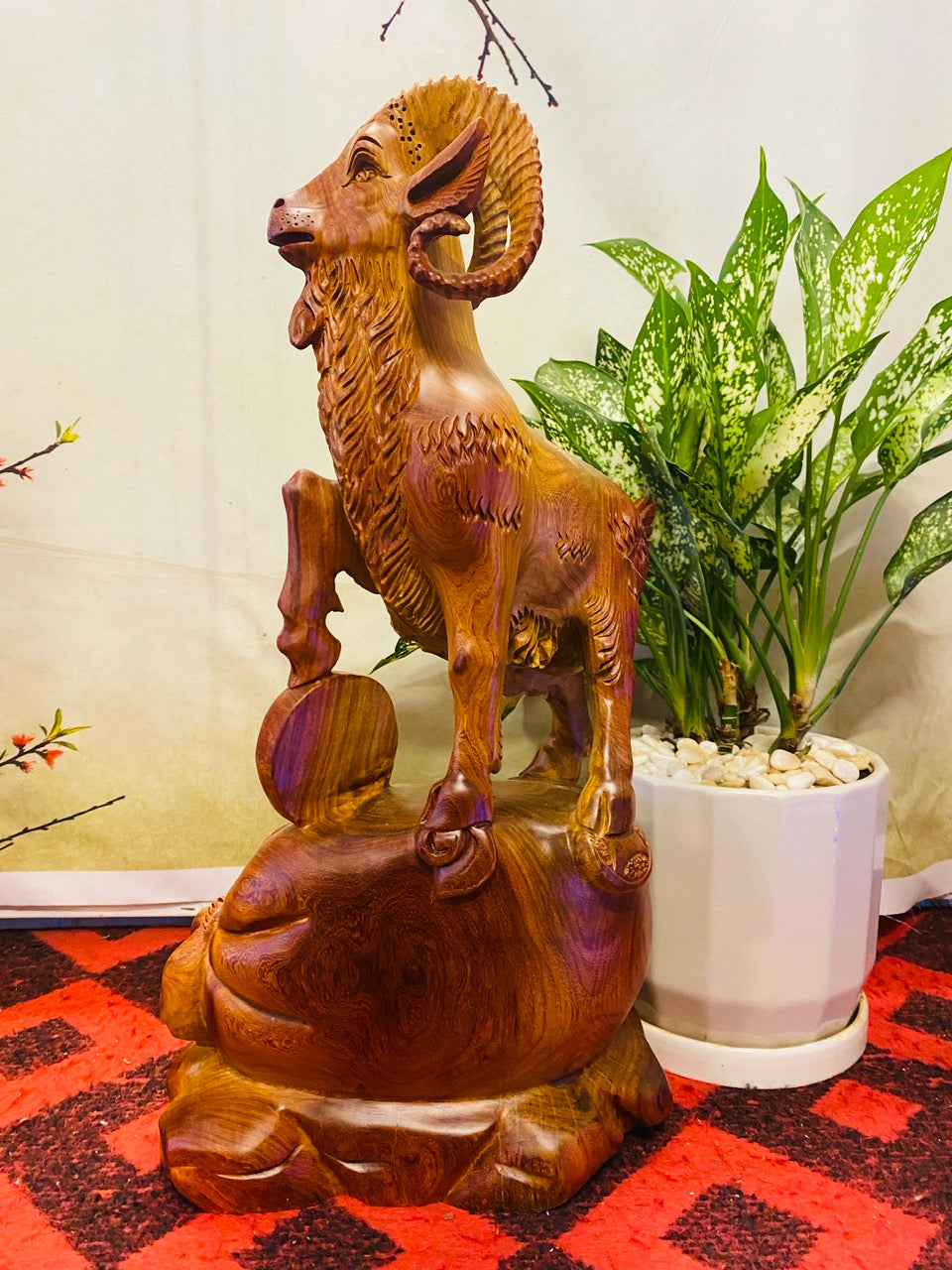 Tượng Dê Tài Lộc Ngậm Tiền Vàng Phong Thủy Gỗ Hương Ta Cao 46