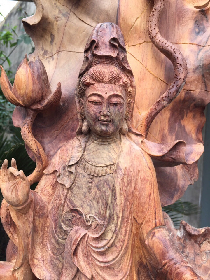 Phật Bà Quan Âm Đứng Lá Sen Gỗ Cẩm