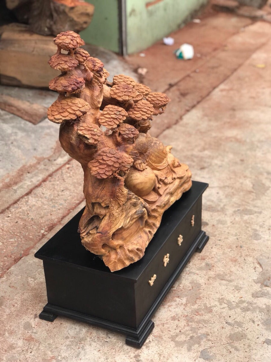 Tượng Di Lặc Ngồi Gốc Tùng