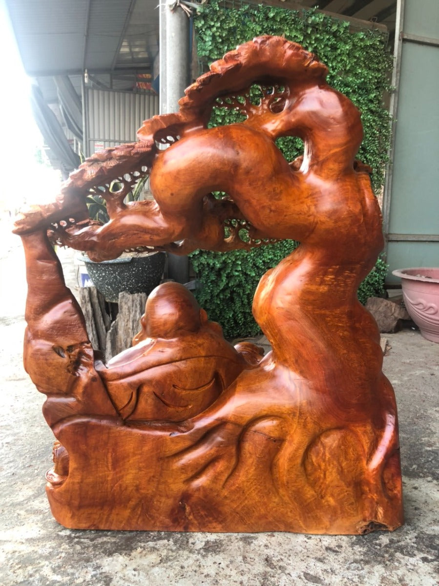 Tượng Di Lặc Ngồi Dưới Tán Tùng
