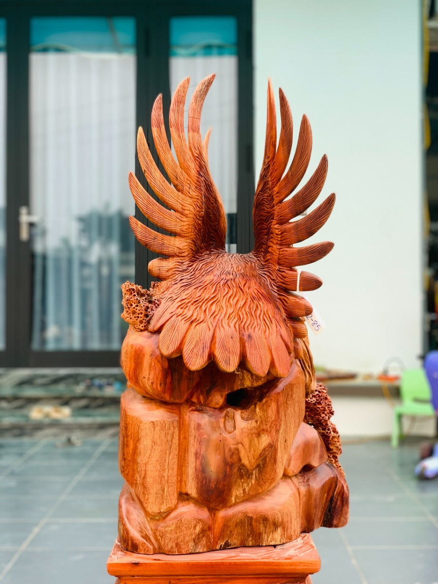 Tượng Gỗ Đại Bàng Đứng Vách Núi