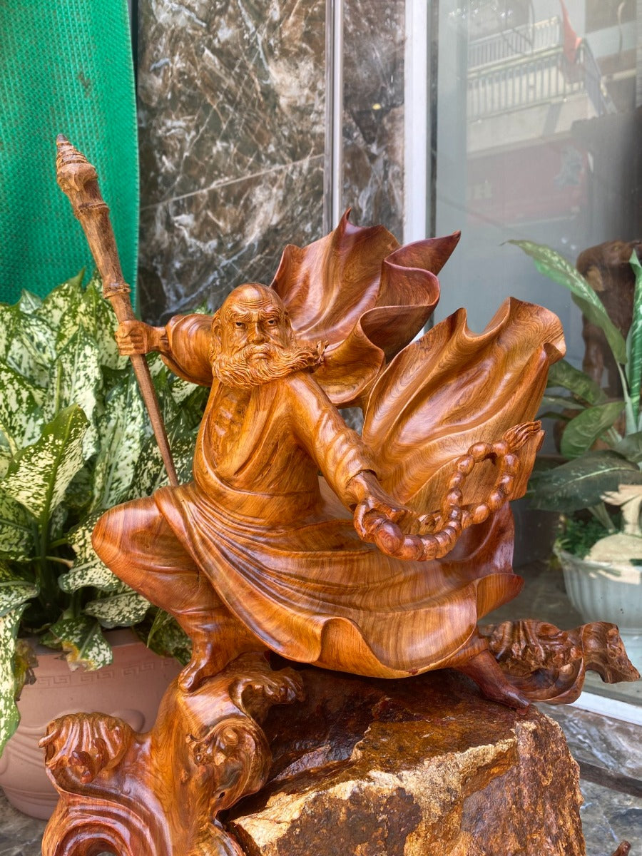 Cụ Đạt Ma Múa Võ Gỗ Hương Việt Ôm Đá Tự Nhiên