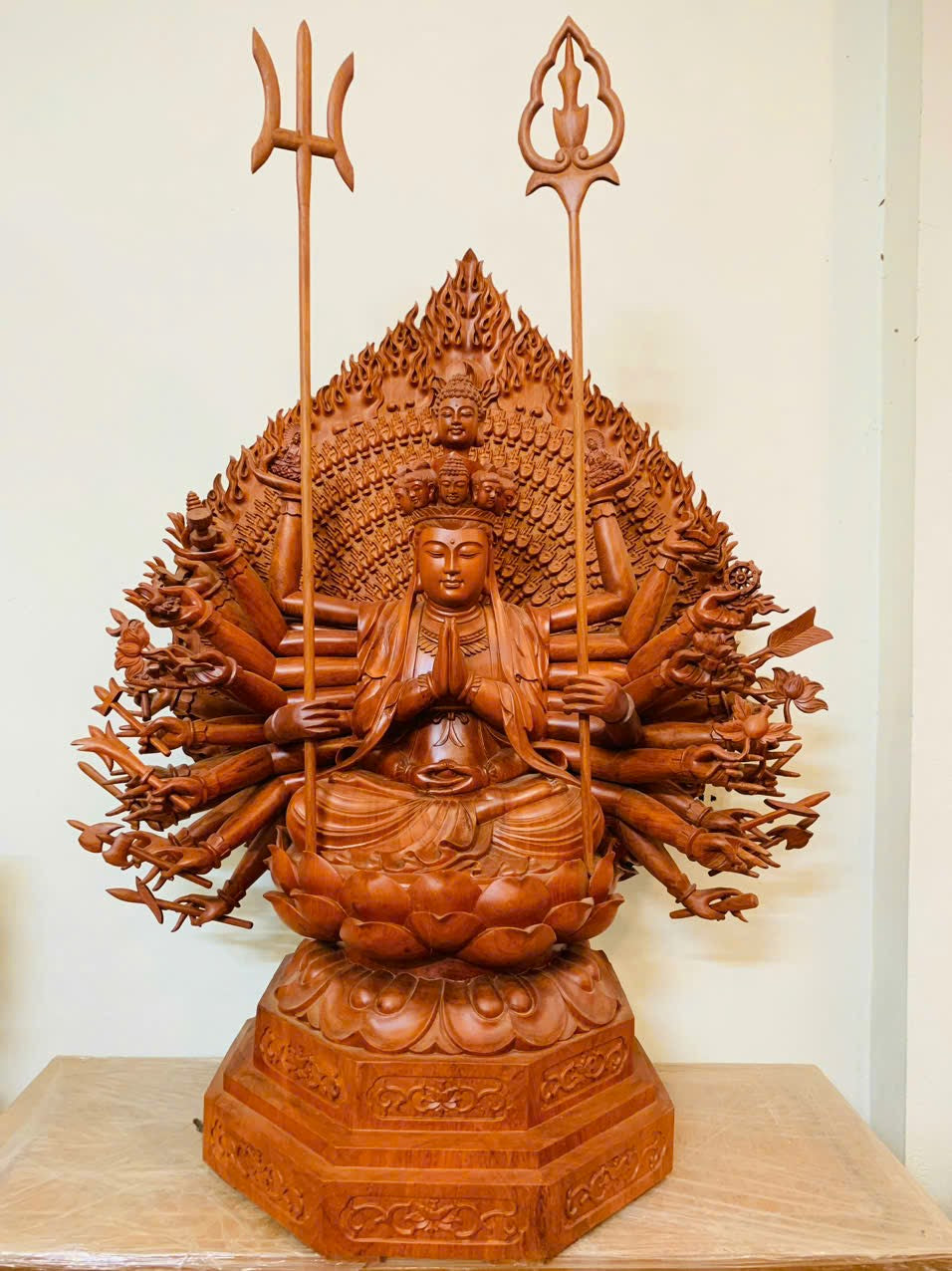 Tượng Phật Thiên Thủ Thiên Nhãn Gỗ Hương Đá - Cao 107cm