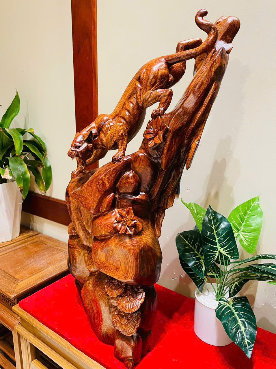 Tượng Con Báo Săn Mồi Gỗ Cẩm Lai Cao 80