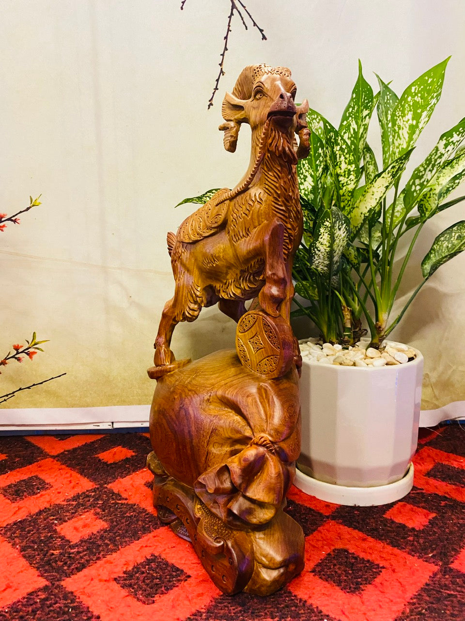 Tượng Dê Tài Lộc Ngậm Tiền Vàng Phong Thủy Gỗ Hương Ta Cao 46