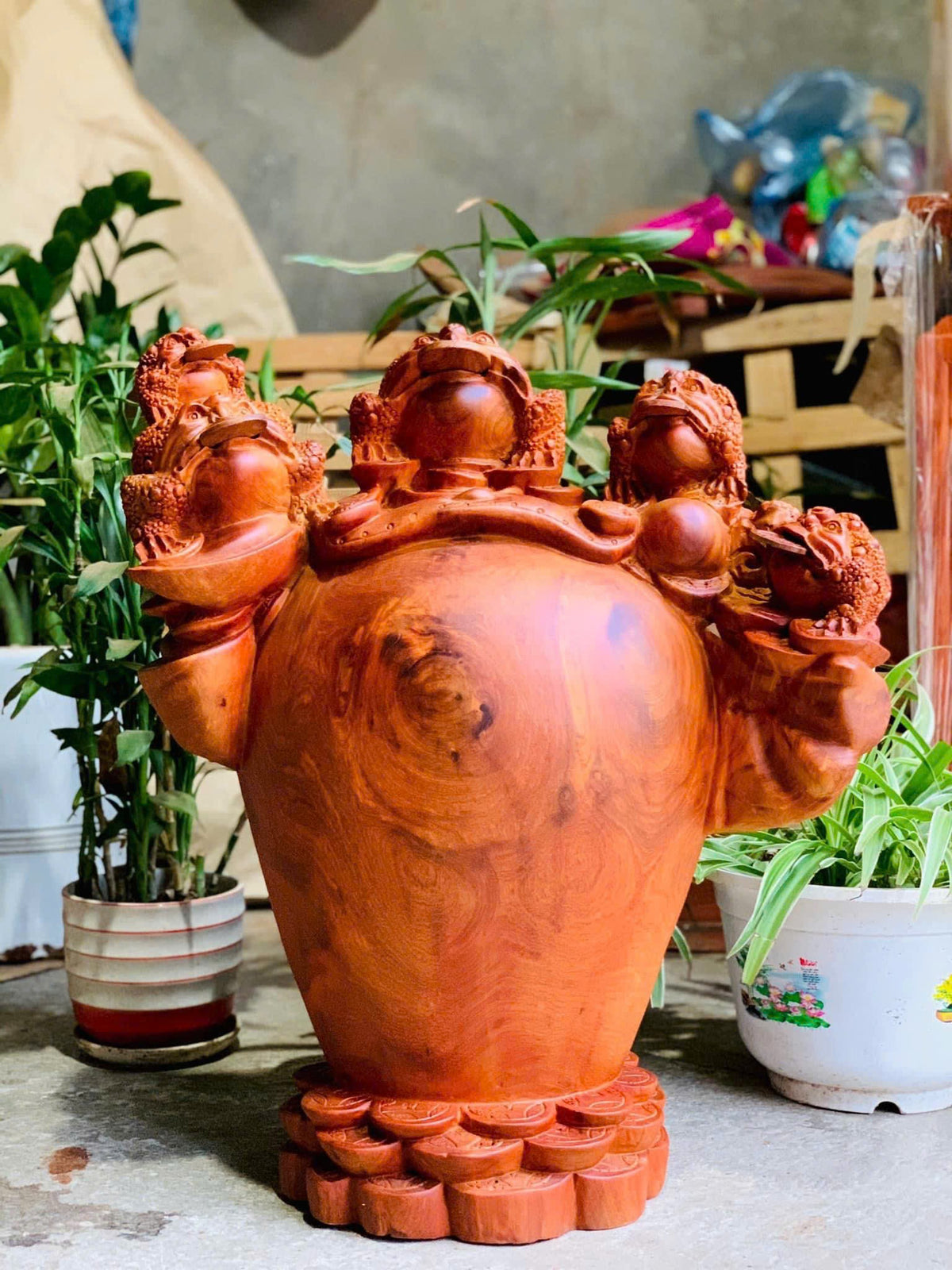 Ba Con Cóc Trấn Lu Tài Lộc Gỗ Hương Cao 58cm