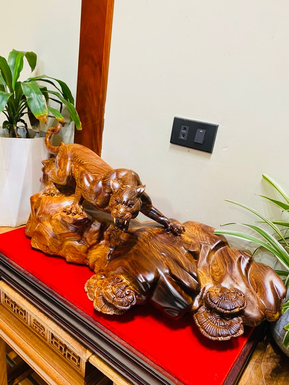 Báo Săn Mồi Gỗ Cẩm Phong Thủy Ngang 66cm