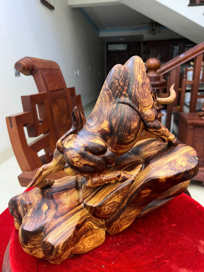 Tượng Bò Tót Gỗ Cẩm Việt Vân Chun Sụn Cao 32cm
