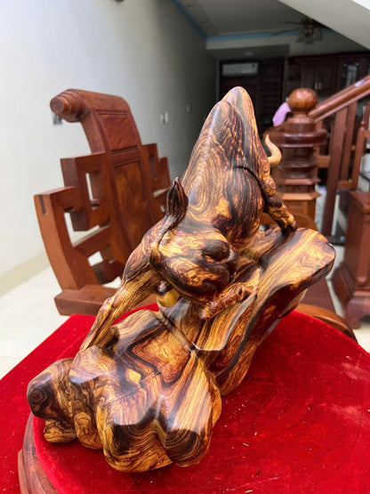 Tượng Bò Tót Gỗ Cẩm Việt Vân Chun Sụn Cao 32cm
