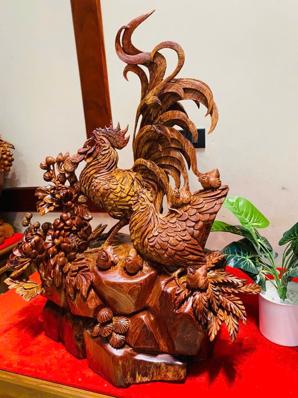 Tượng gia đình Gà Gỗ Cẩm Lai cao 78cm
