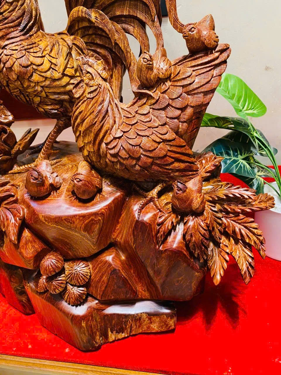 Tượng gia đình Gà Gỗ Cẩm Lai cao 78cm