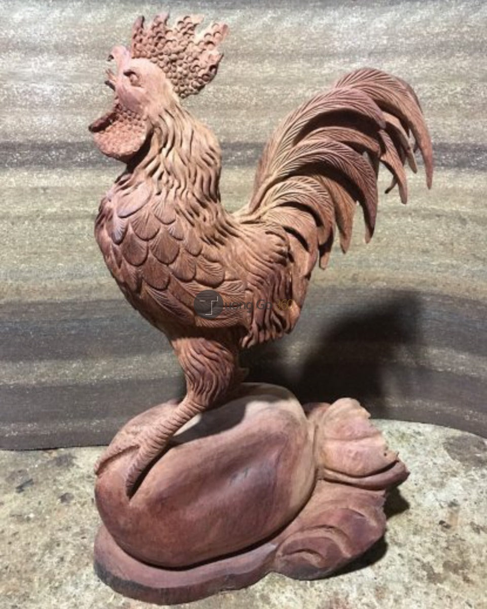 Gà Trống Đứng Bao Tiền Gỗ Hương