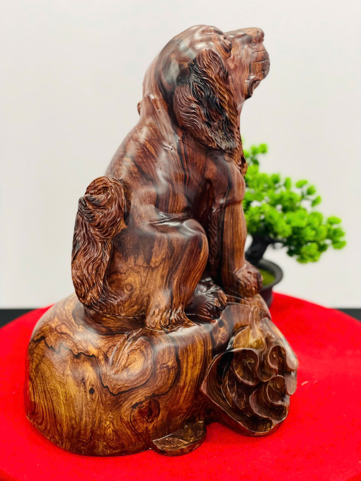 Tượng Linh Vật Chó Ngồi Gỗ Cẩm Việt - Dài 37cm, Mang May Mắn Và Tài Lộc