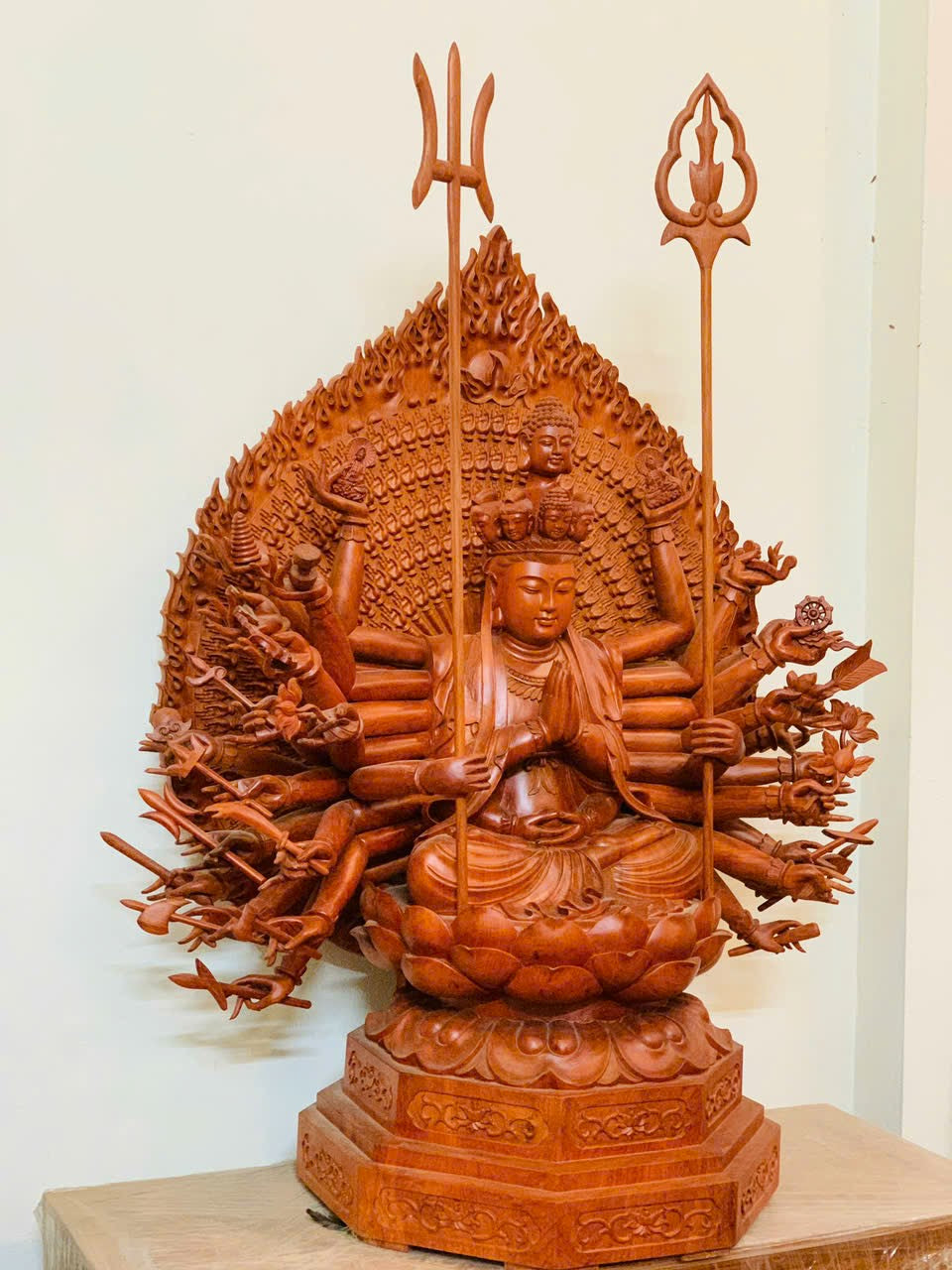 Tượng Phật Thiên Thủ Thiên Nhãn Gỗ Hương Đá - Cao 107cm