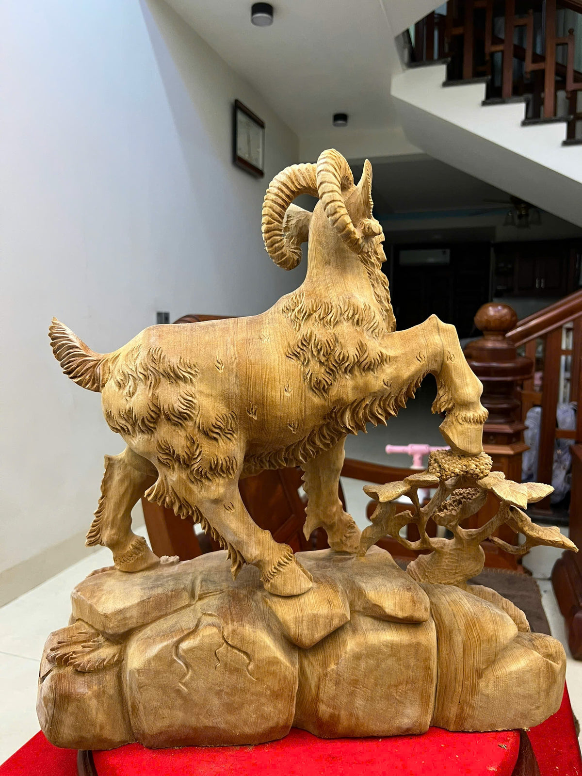 Tượng Linh Vật Dê Gỗ Ngọc Am Đỏ Nhất Dương  Cao 50cm