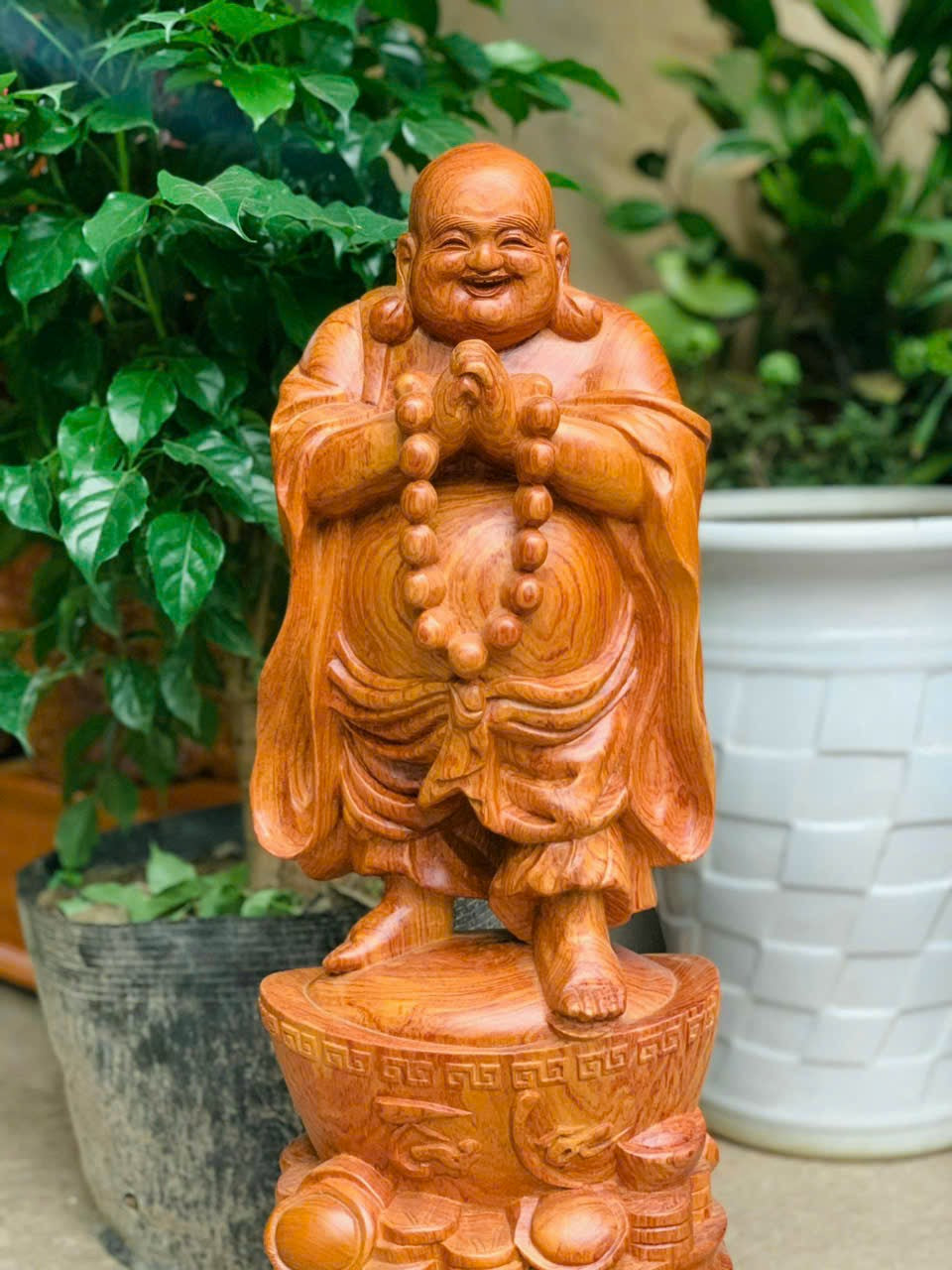 Tượng Di Lặc Đứng Thỏi Vàng Chúc Phúc Gỗ Hương Đá Chiều Cao 60cm