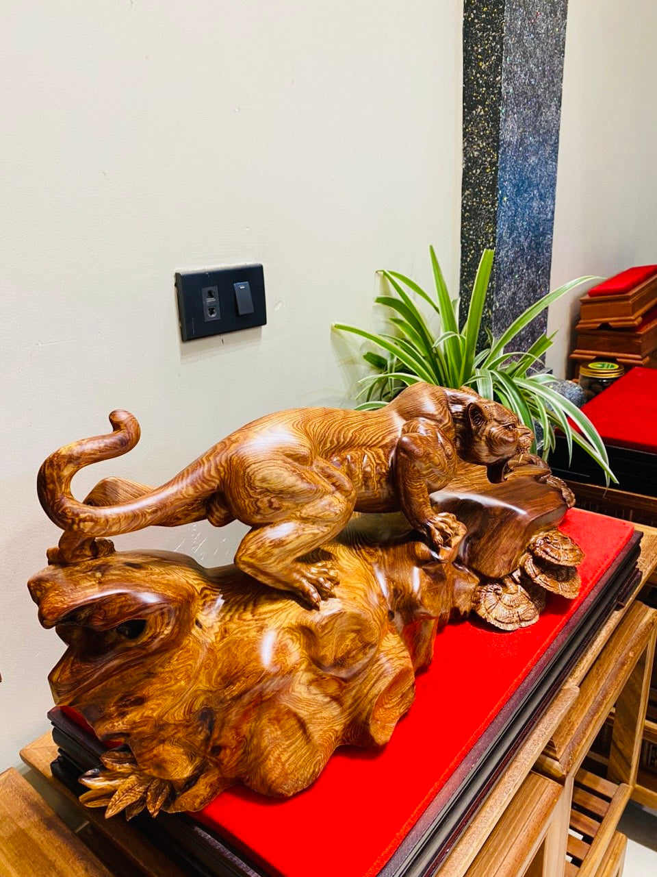 Báo Săn Mồi Gỗ Cẩm Phong Thủy Ngang 66cm
