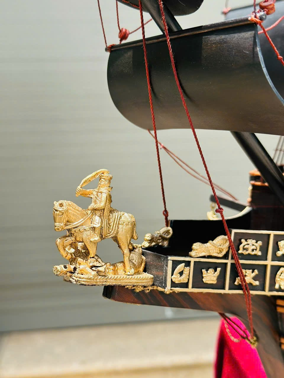 Thuyền Buồm Mô Hình Gỗ Mun Hoa Ngang 86