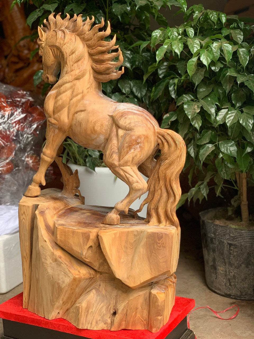 Tượng Gỗ Linh Vật Con Ngựa Phong Thuỷ Gỗ Ngọc Am Thơm Cao 73cm