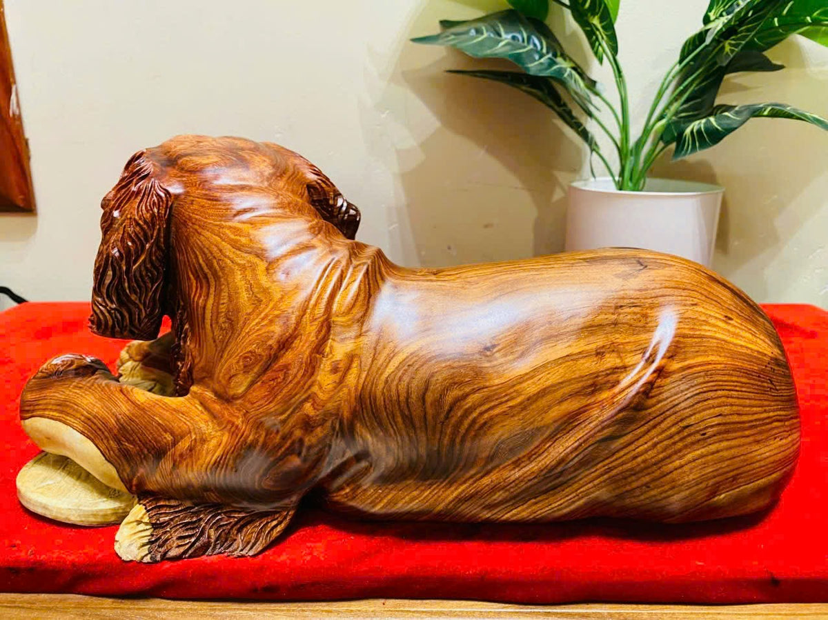 Tượng Linh Vật Chó Nằm Gỗ Cẩm Ngang - Phong Thủy Kèm Kỷ Thảm Nhung,Cao 38cm
