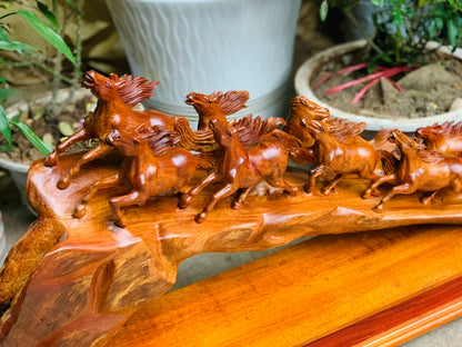 Tượng Ngựa Trang Trí Phong Thuỷ - Bát Mã Phi Thiên Gỗ Hương Ta Ngang 84cm
