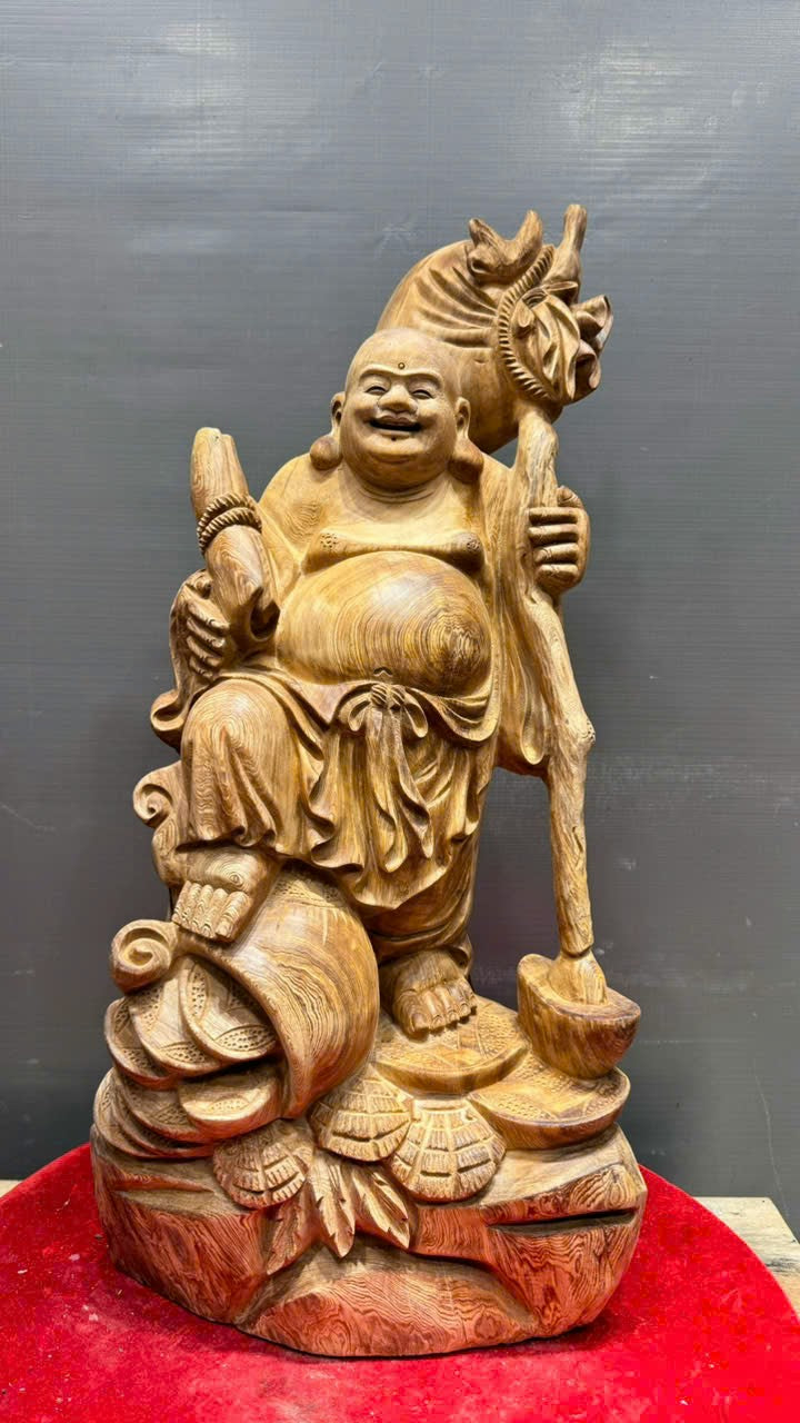 Cụ Di Lặc Vác Bao Tiền Gỗ Ngọc Am Đỏ  Liền Khối, Gỗ Già Thơm Dịu Ngọt Cao 73cm