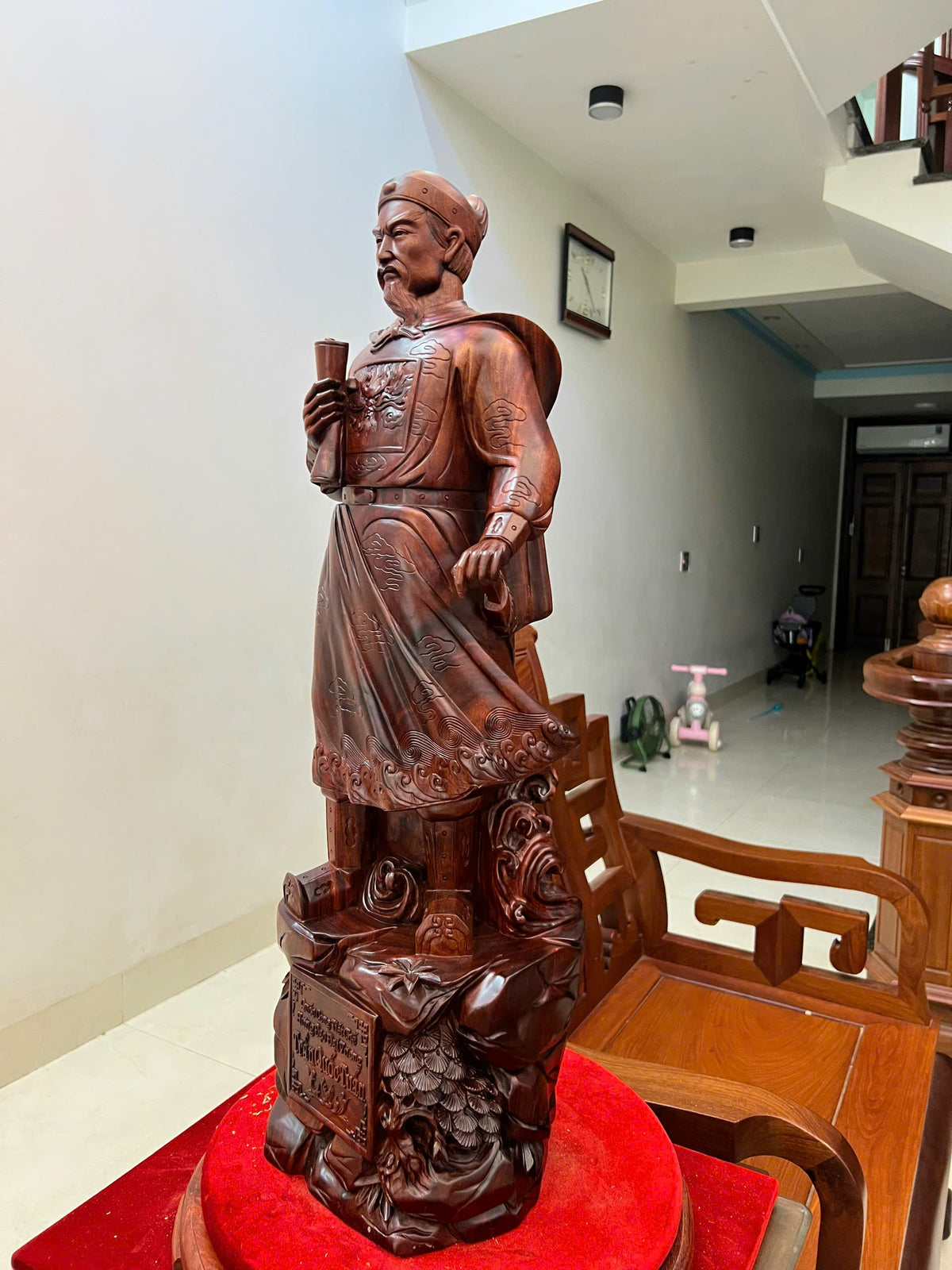 Tượng Trần Quốc Tuấn Gỗ Tử Đàn Liền Khối - Cao 80cm