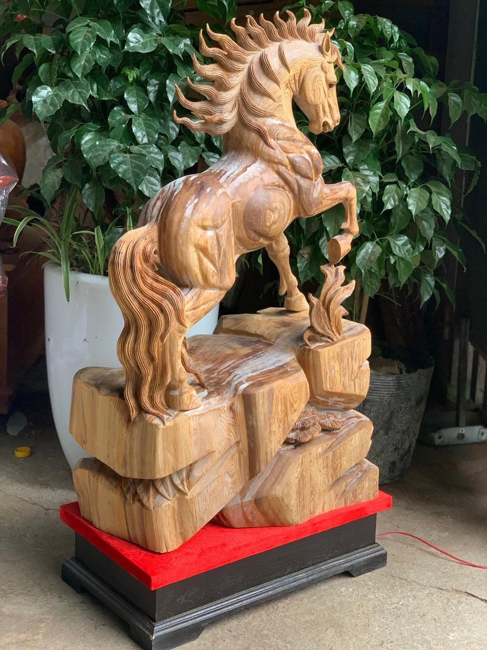 Tượng Gỗ Linh Vật Con Ngựa Phong Thuỷ Gỗ Ngọc Am Thơm Cao 73cm