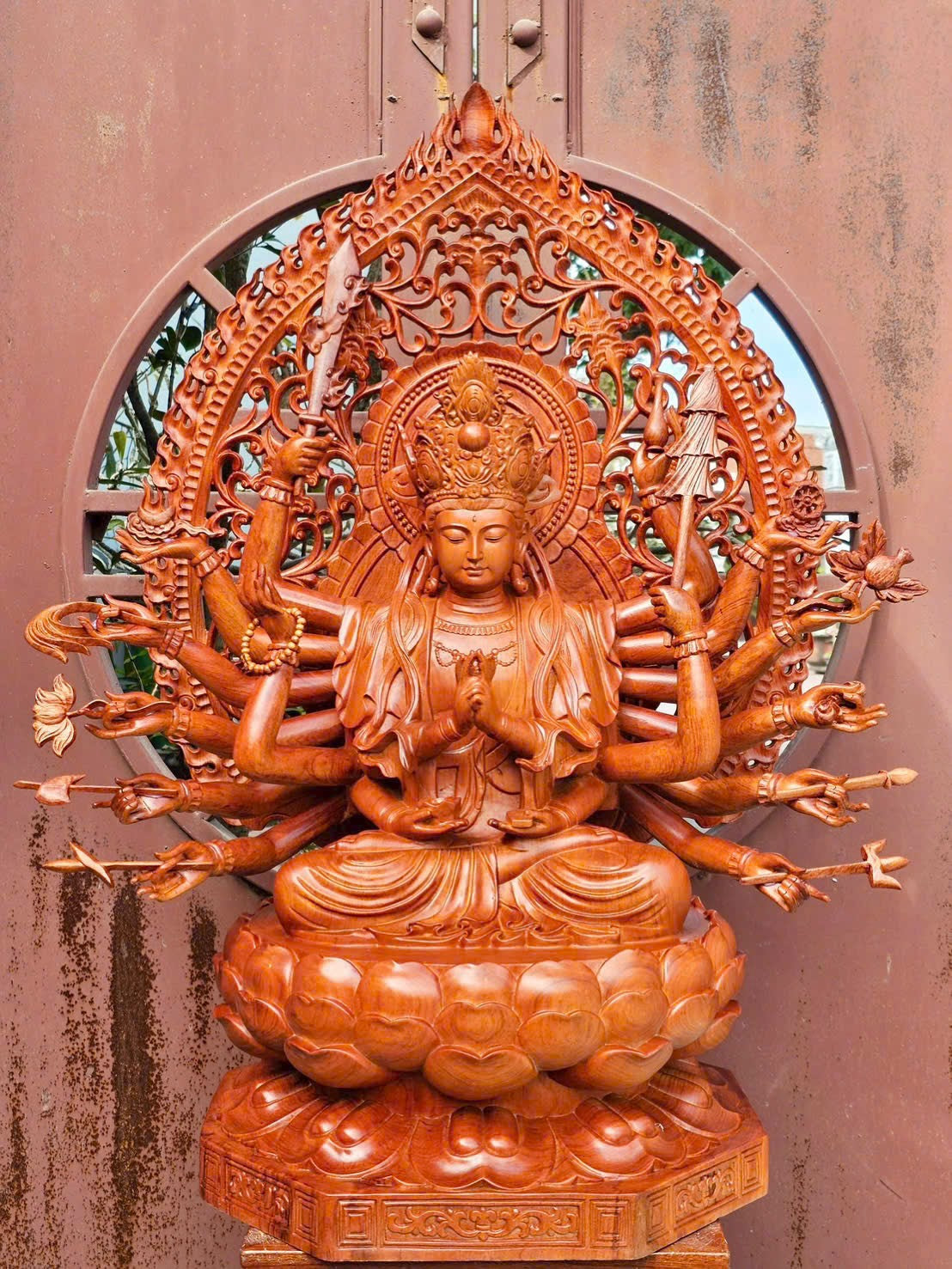 Tượng Phật Chuẩn Đề Mẫu 81 Cánh Tay Có Hào Quang Gỗ Hương Đá - Cao 81cm