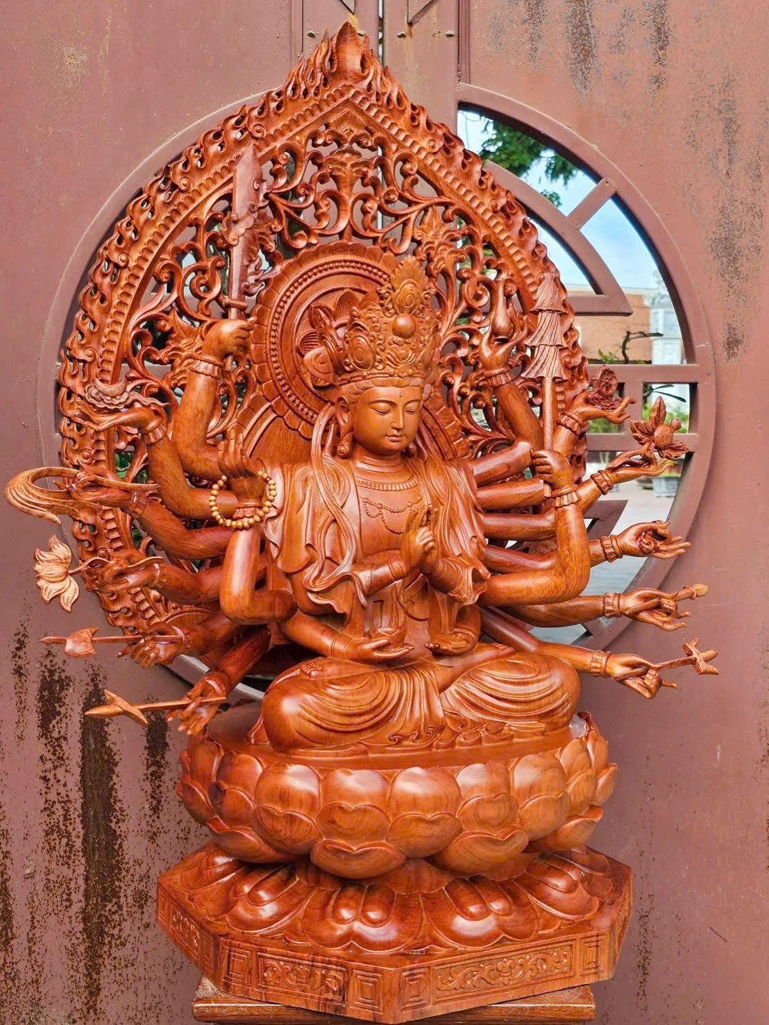 Tượng Phật Chuẩn Đề Mẫu 81 Cánh Tay Có Hào Quang Gỗ Hương Đá - Cao 81cm