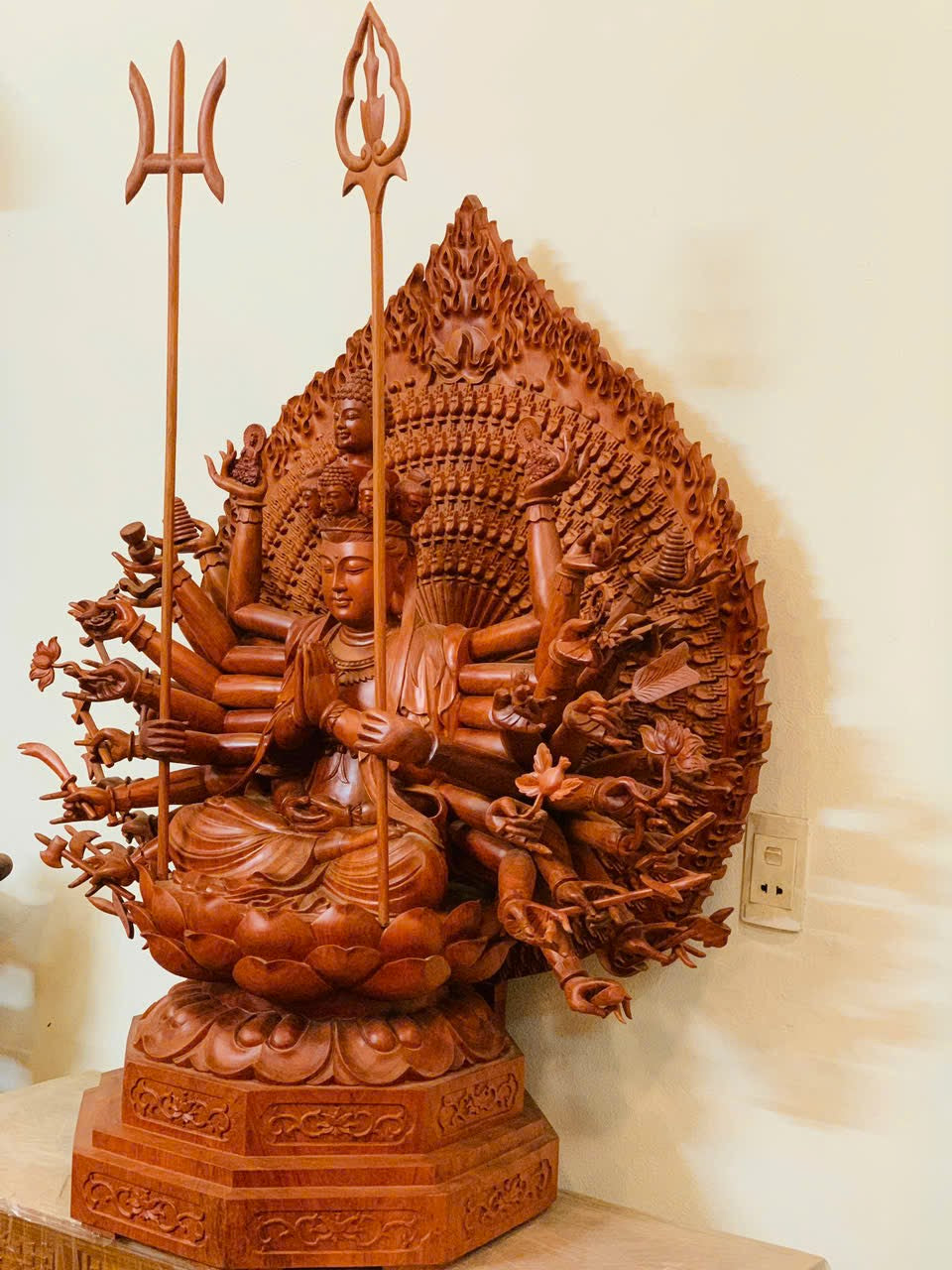 Tượng Phật Thiên Thủ Thiên Nhãn Gỗ Hương Đá - Cao 107cm