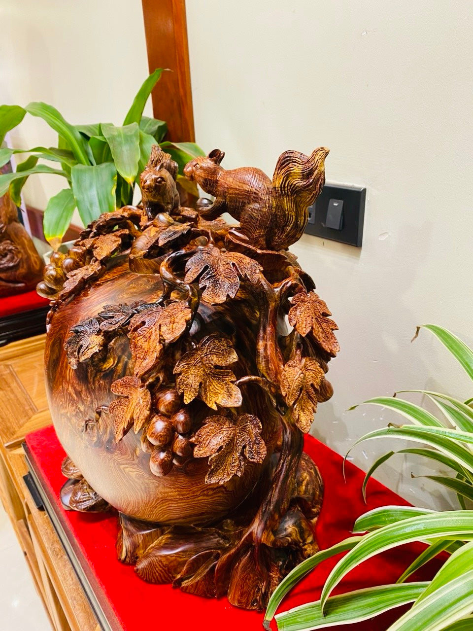 Bình  Gỗ Trang Trí Phong Thuỷ Chạm Sóc Nho Gỗ Cẩm
