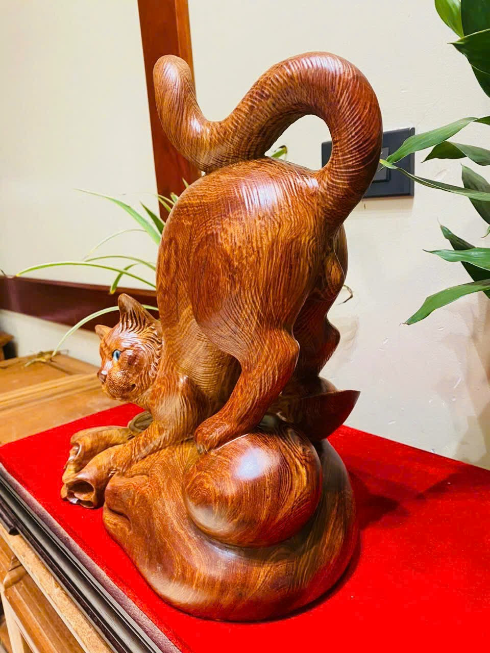 Tượng Mèo Xinh Phú Quý Gỗ Cẩm Việt - Tượng Phong Thủy Độc Đáo