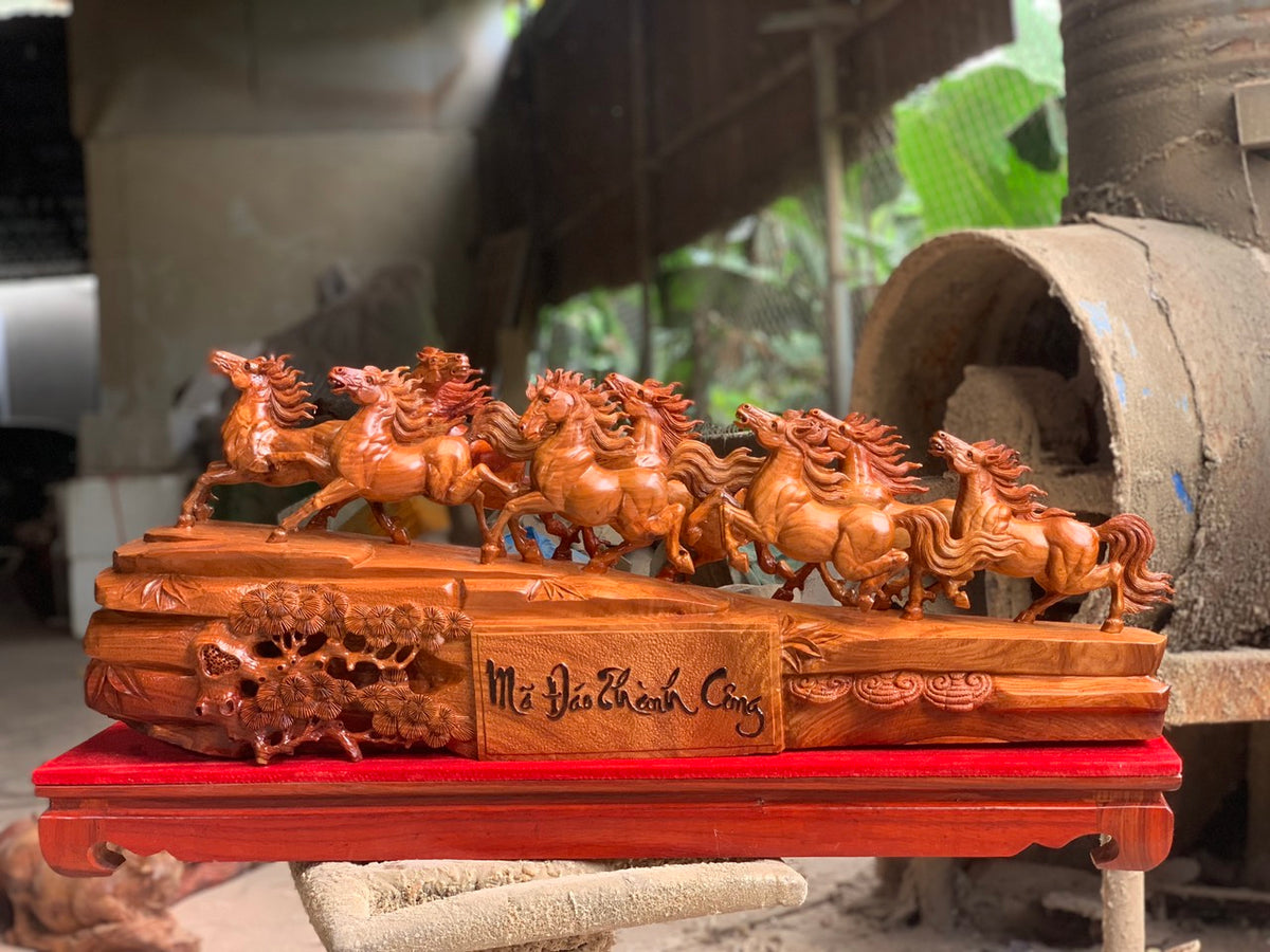 Tượng Bát Mã Phi Thiên Hàng Kỹ Gỗ Hương Ngang 96cm