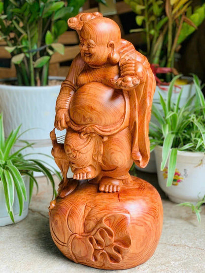 Di Lặc đứng Kiểng Chân Trên Bao Tiền Cao 60cm Gỗ Hương Đá