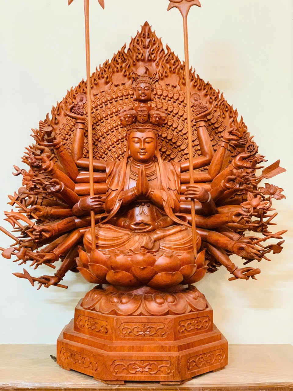 Tượng Phật Thiên Thủ Thiên Nhãn Gỗ Hương Đá - Cao 107cm