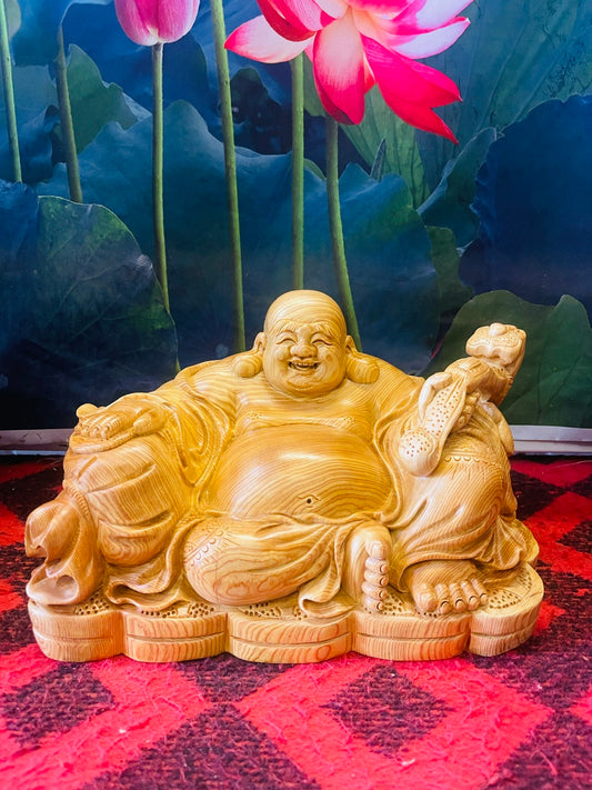 Tượng Di Lặc Ngồi Tài Lộc Gỗ Pơ Mu - Cao 19cm