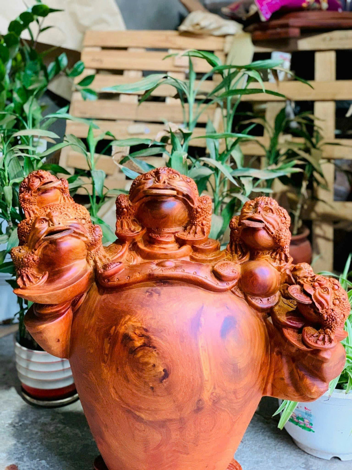 Ba Con Cóc Trấn Lu Tài Lộc Gỗ Hương Cao 58cm