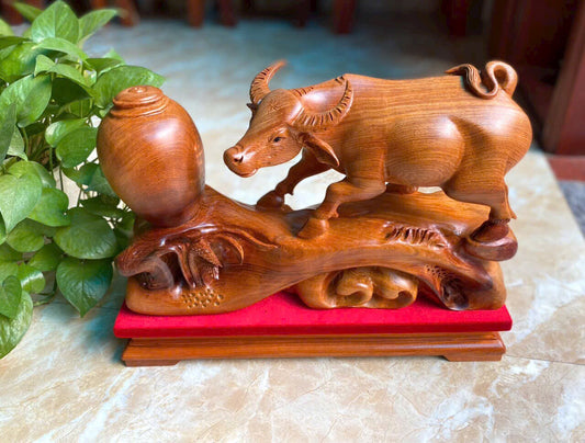 Tượng Phong Thủy Linh Vật Con Trâu Gỗ Hương Ta Liền Khối Cao 29cm