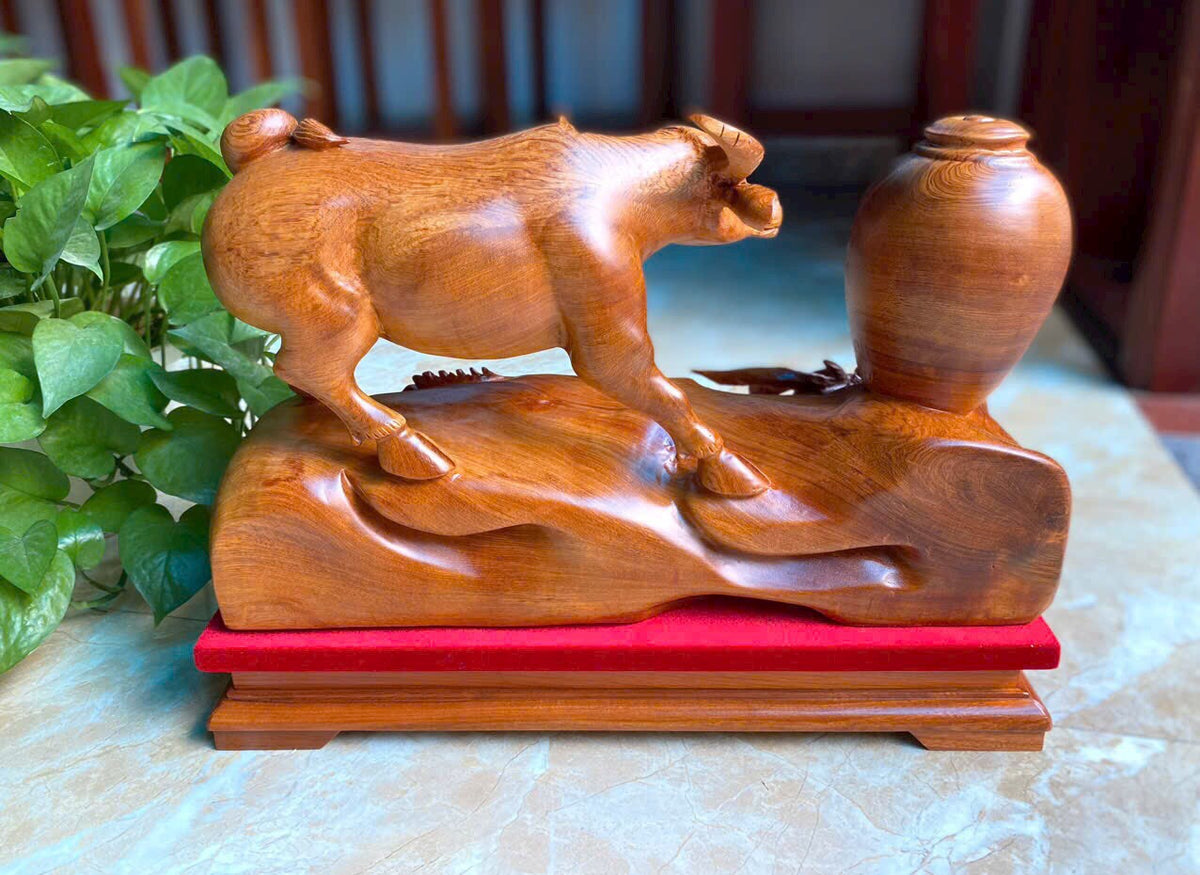 Tượng Phong Thủy Linh Vật Con Trâu Gỗ Hương Ta Liền Khối Cao 29cm