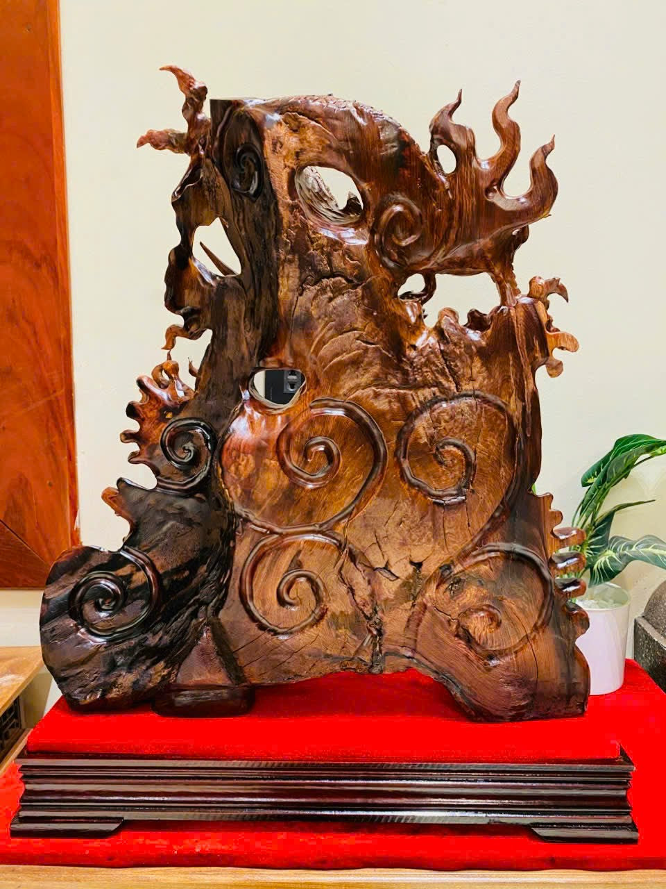 Tượng Linh Vật Rồng - Nhất Long Vờn Ngọc - Gỗ Cẩm Việt Kích Thước Cao 56cm