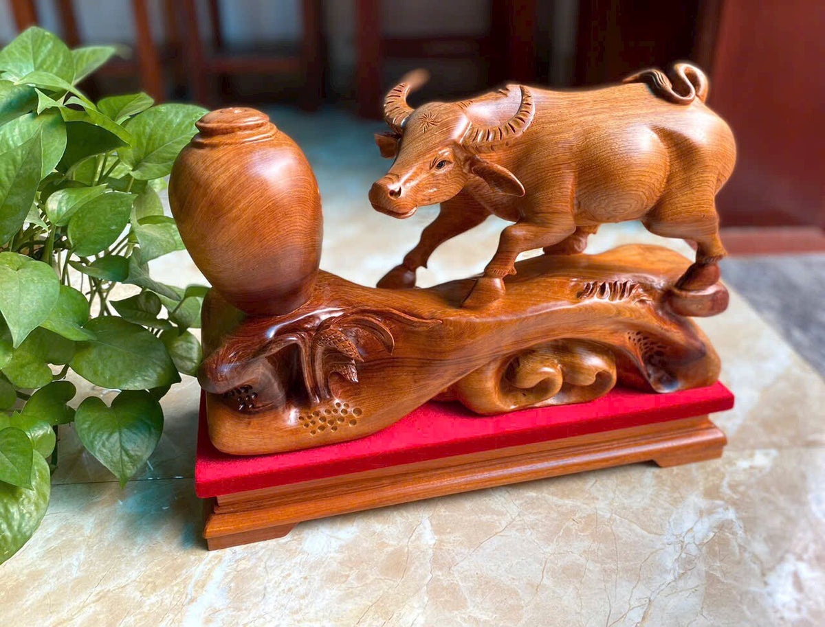 Tượng Phong Thủy Linh Vật Con Trâu Gỗ Hương Ta Liền Khối Cao 29cm