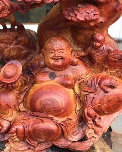Di Lặc Tam Tặc Tựa Gốc Tùng Gỗ Hương
