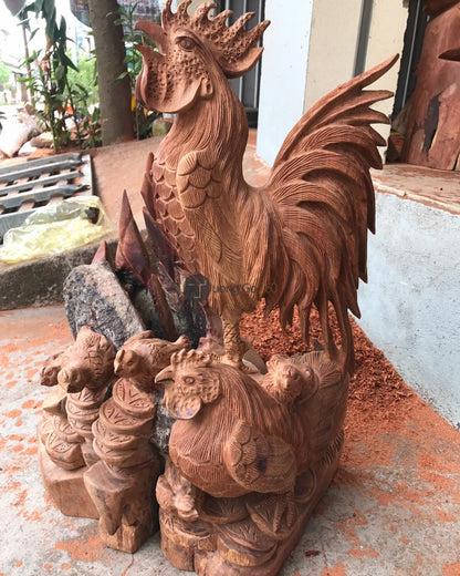 Gia Đình Gà Gỗ Hương Ôm Đá