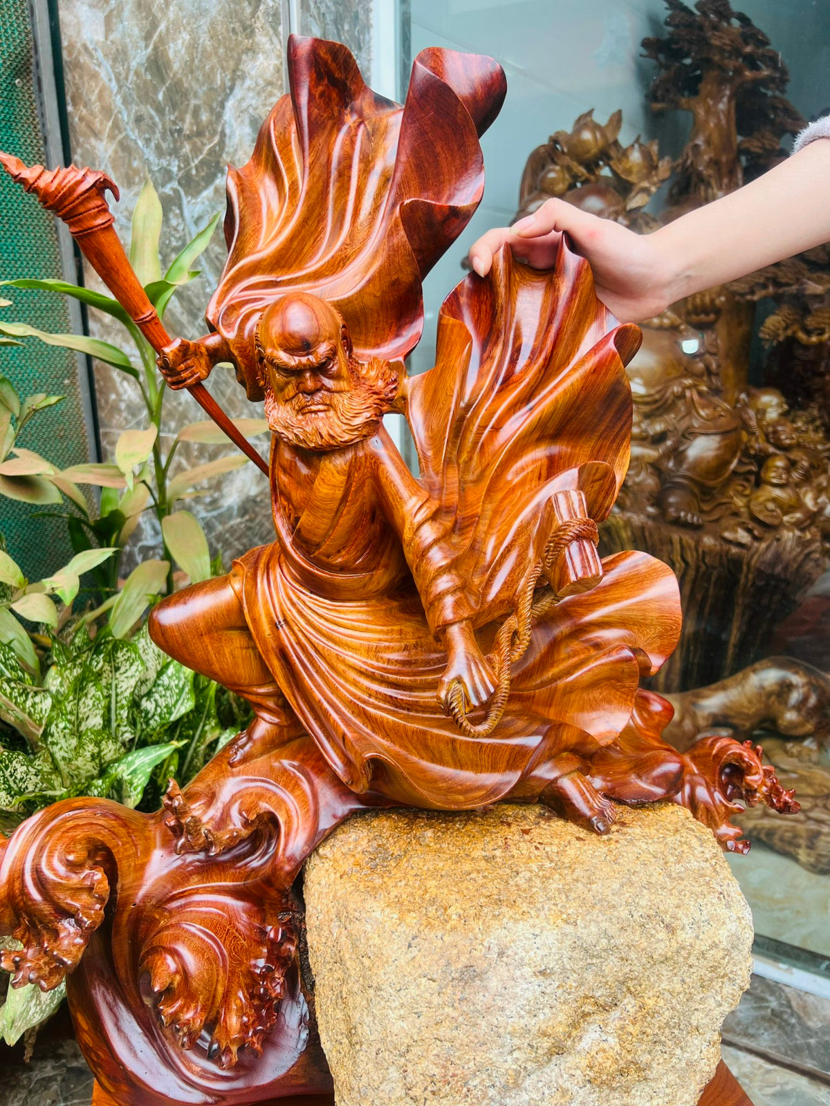 Tượng Cụ Đạt Ma Bay Gỗ Hương Tự Nhiên Cao 82