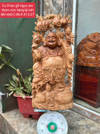 Tượng Cụ Di Lặc Vác Cành Đào Gỗ Ngọc Am Va Gốc Tự Nhiên Cao 86cm