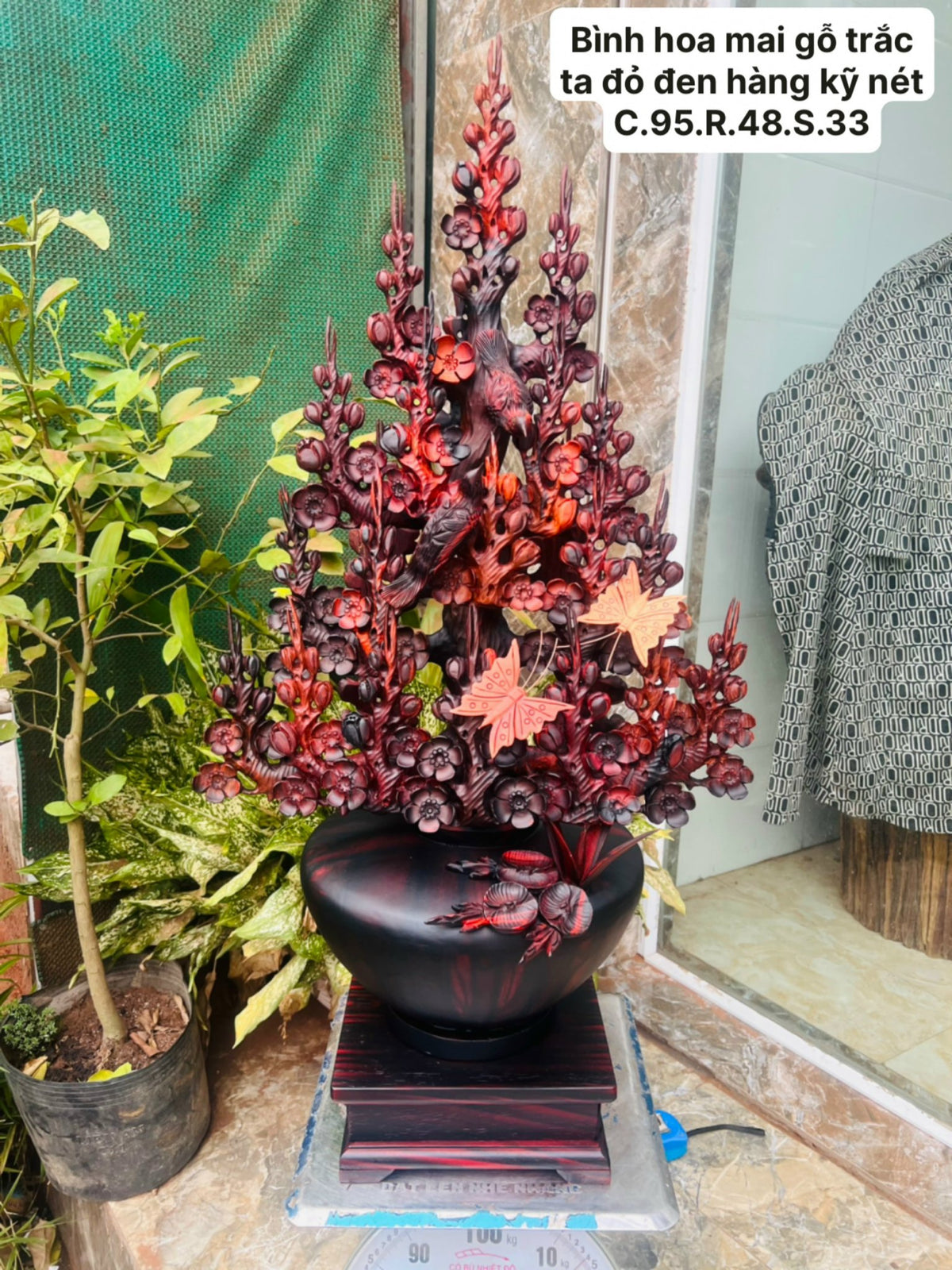 Bình hoa mai gỗ trắc ta Đỏ Đen hàng kỹ nét cao 95