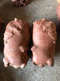 Cặp Lợn Lưng Hình Dơi Gỗ Hương